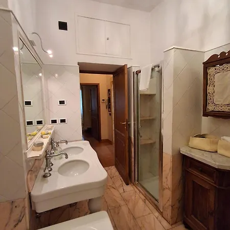 Casa Laura In Piazza Provenzano Lägenhet