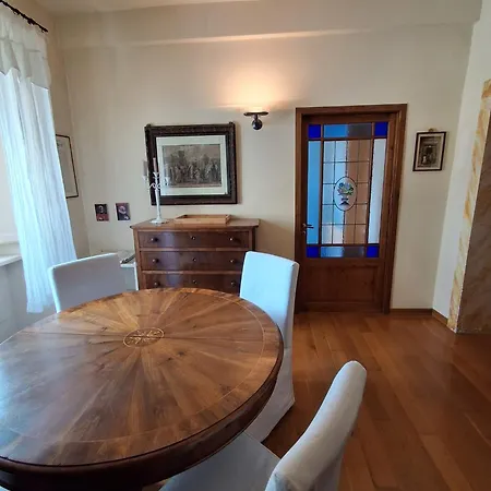 Casa Laura In Piazza Provenzano Lägenhet