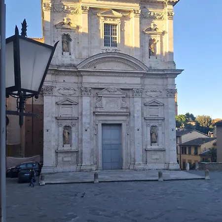 Casa Laura In Piazza Provenzano Lägenhet